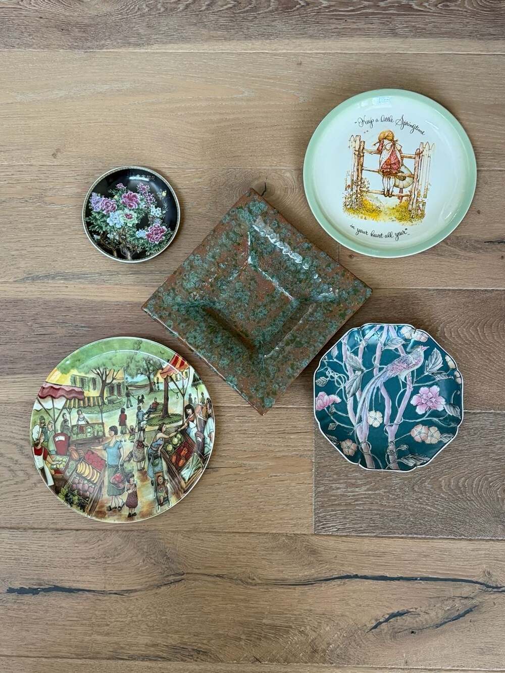 Green plate wall! Assorted decorative plates with green theme